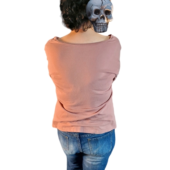 Hot Topic Entour Size XL Mauve Deep V Neck Black Cat Short Sleeve Graphic Tee - Picture 6 of 15